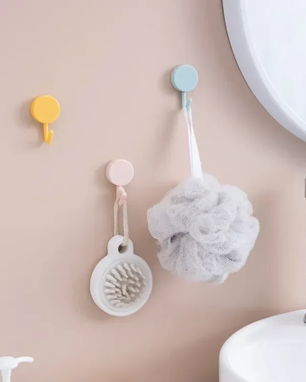 Crochets adhésifs Fixo dans une salle de bain