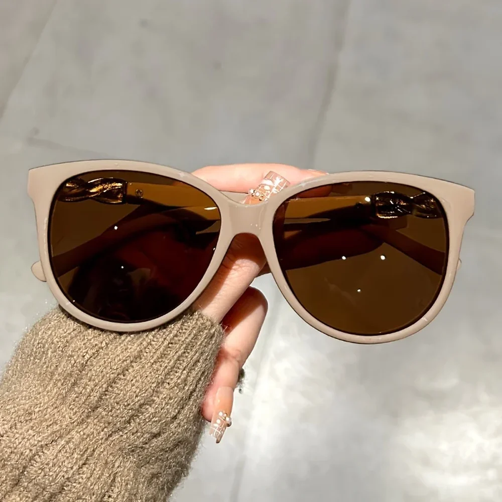 Lunettes de soleil œil de chat Élégance, coloris beige