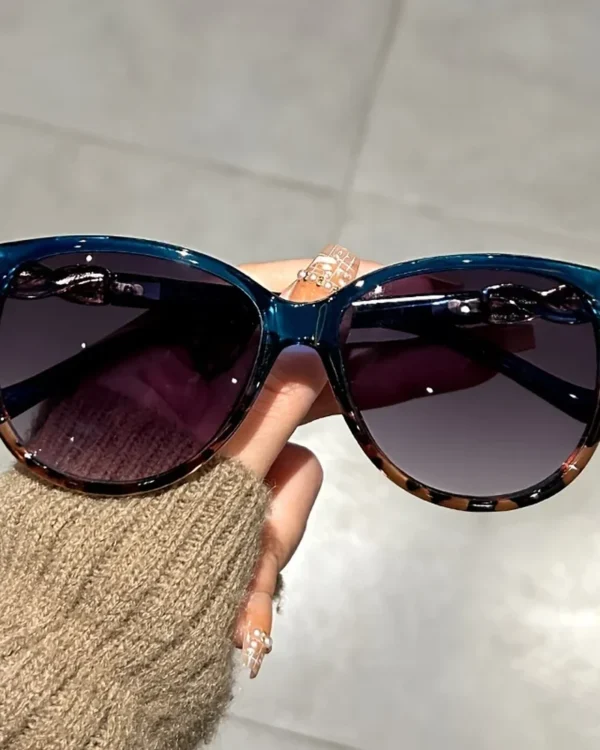 Lunettes de soleil œil de chat Élégance, coloris bleu léopard